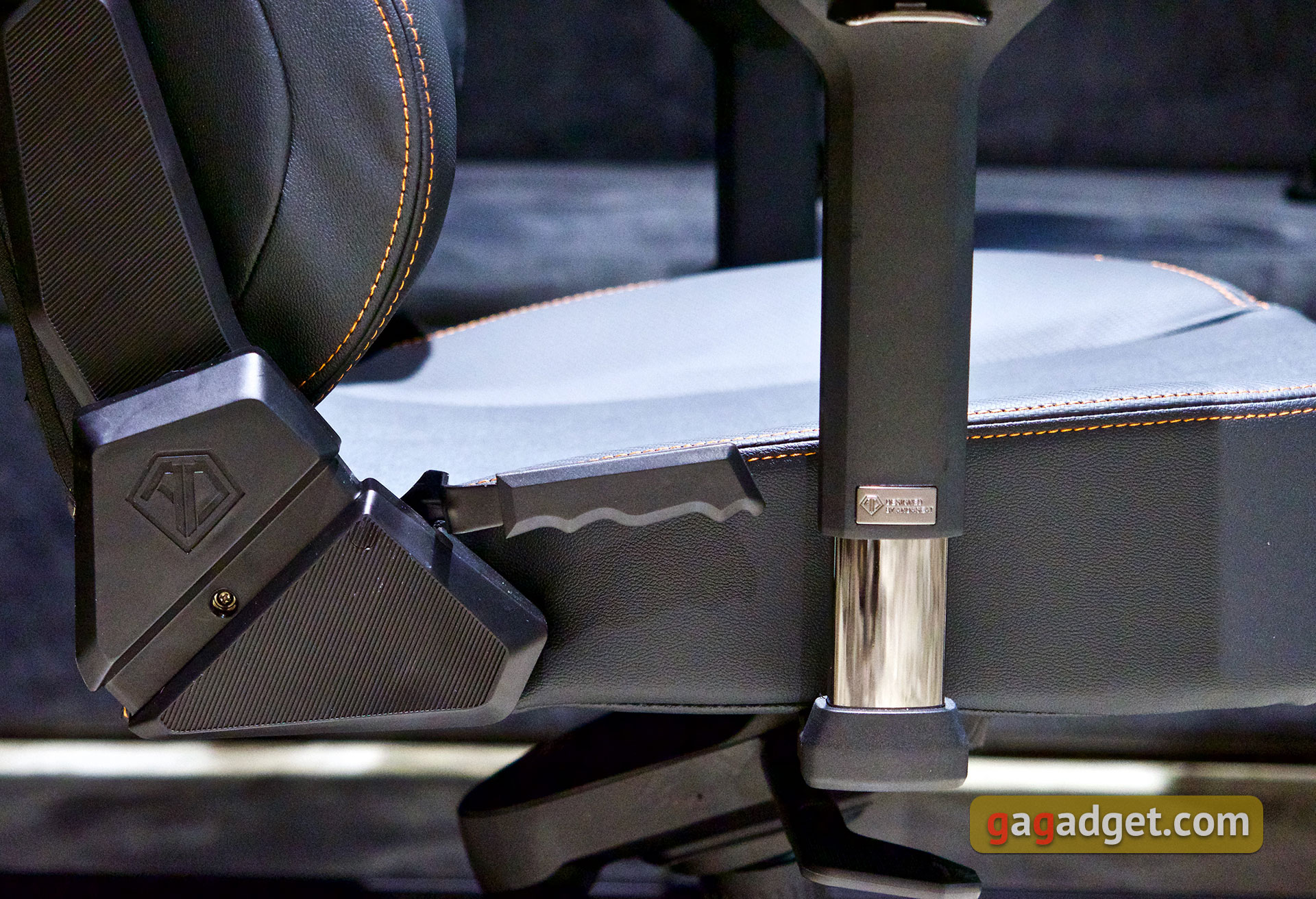 Spel troon: De Anda Seat Kaiser 3 XL-27 Spel troon: De Anda Seat Kaiser 3 XL-27