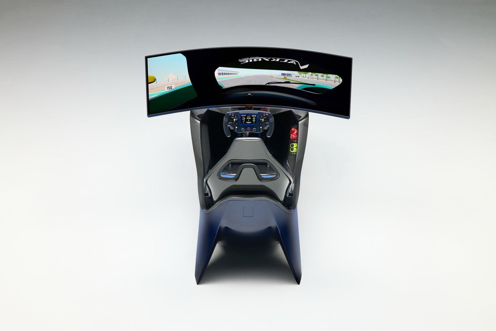 Het interieur van de coureur in de AMR-C01-R simulator Het interieur van de coureur in de AMR-C01-R simulator