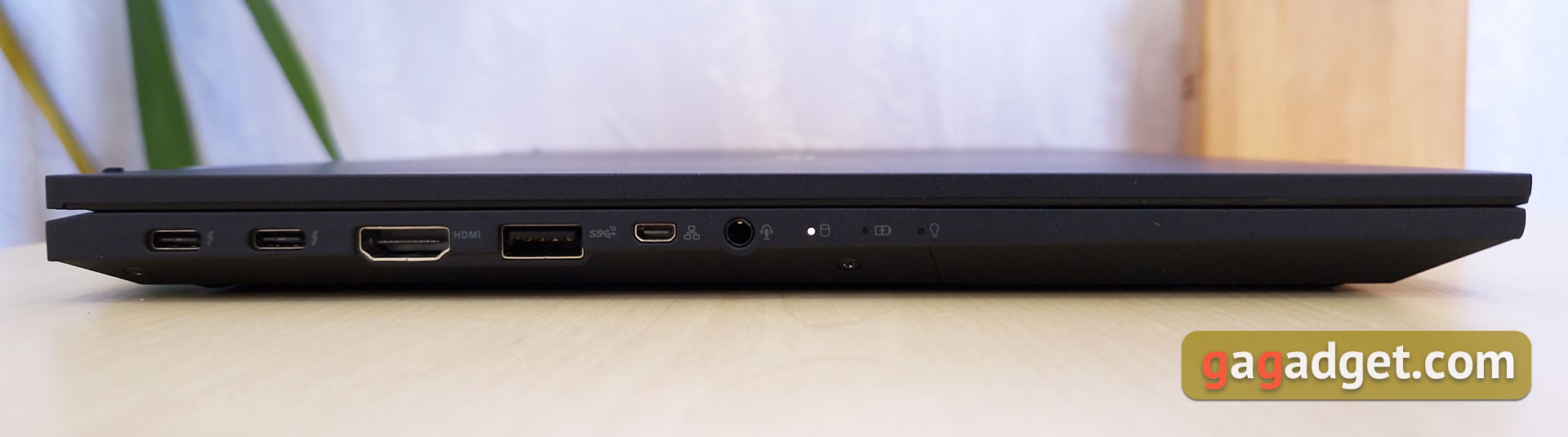 ASUS ExpertBook B7 Flip (B7402FEA) Overzicht: het vlaggenschip bedrijfsnotebook met een robuust chassis-10 ASUS ExpertBook B7 Flip (B7402FEA) Overzicht: het vlaggenschip bedrijfsnotebook met een robuust chassis-10