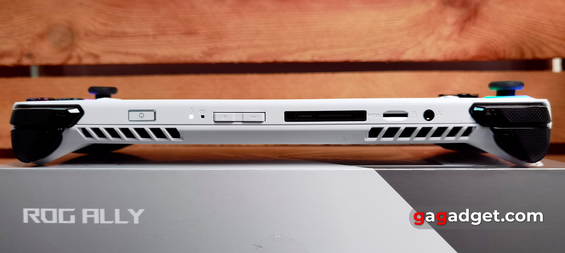 Дизайн ASUS ROG Ally Зовнішній вигляд ASUS ROG Ally