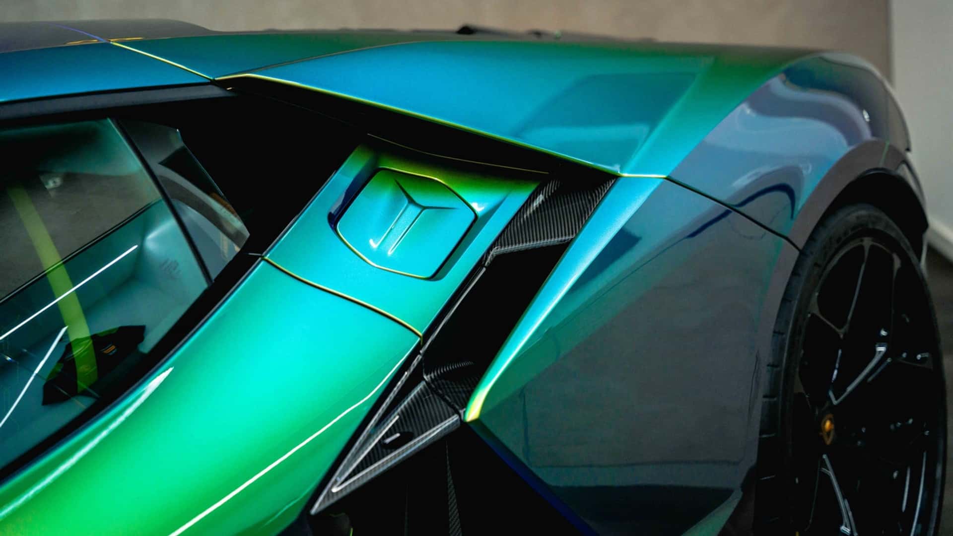Lamborghini Revuelto met een knabbeltje van kleur