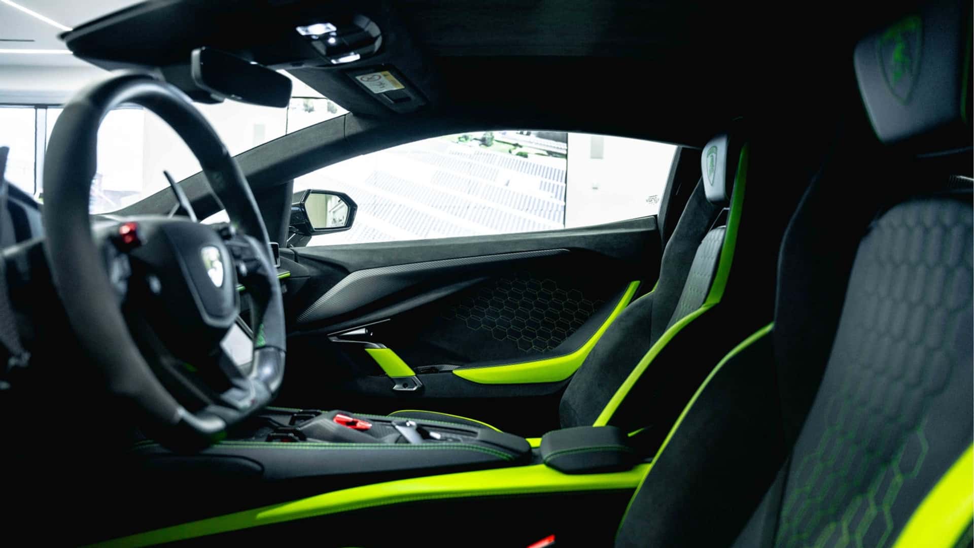 Lamborghini Revuelto interieur.