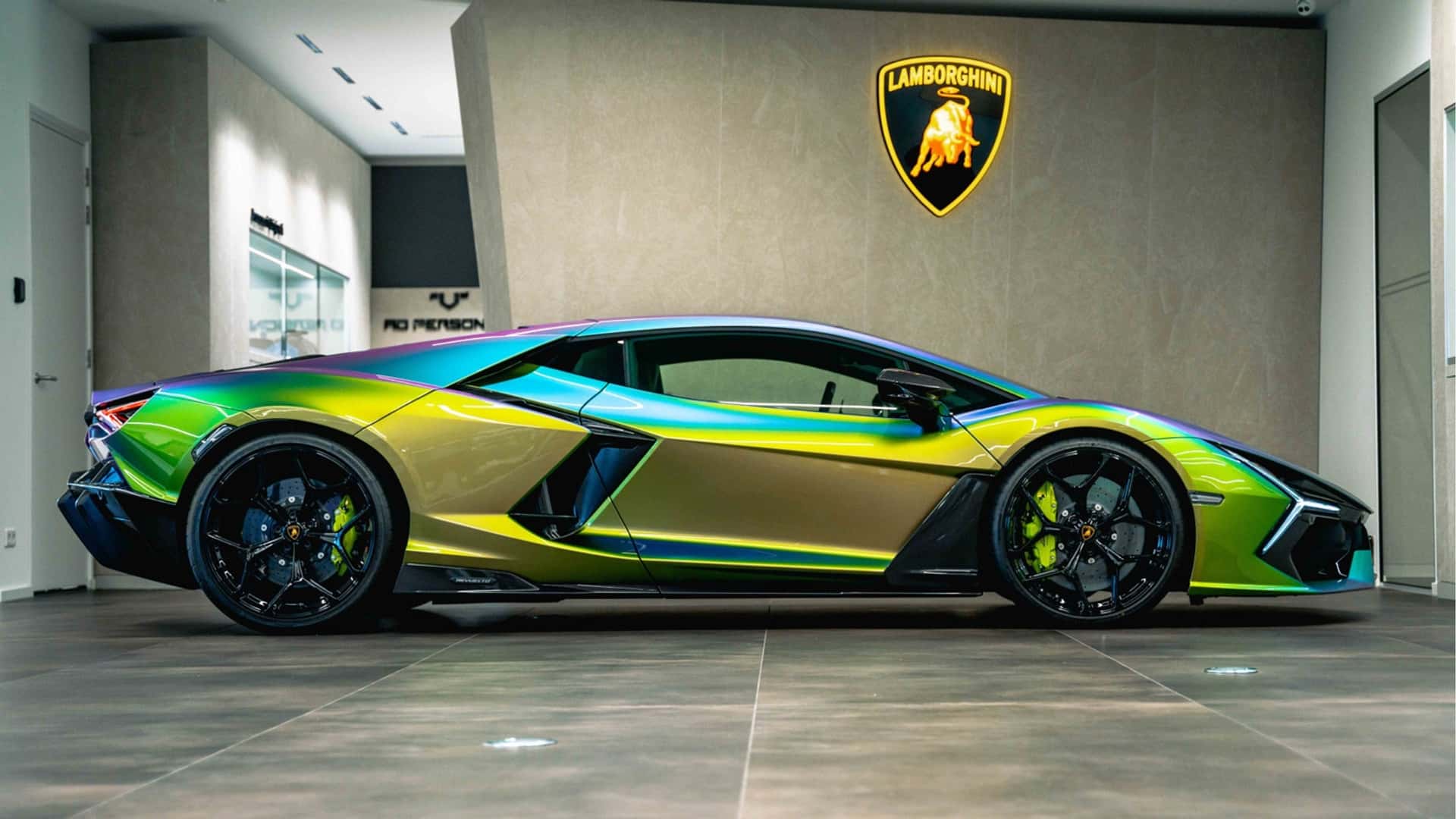 Lamborghini Revuelto met een knabbeltje van kleur