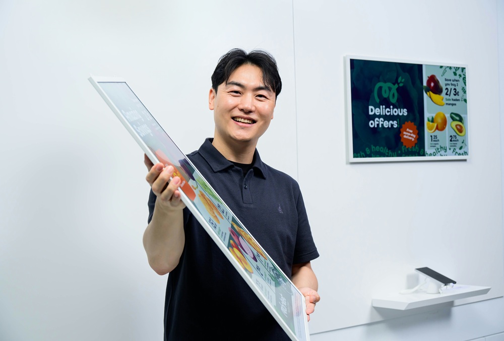 Samsung Colour E-Paper Samsung Colour E-Paper, ultra-dunne display van 2,5 kg