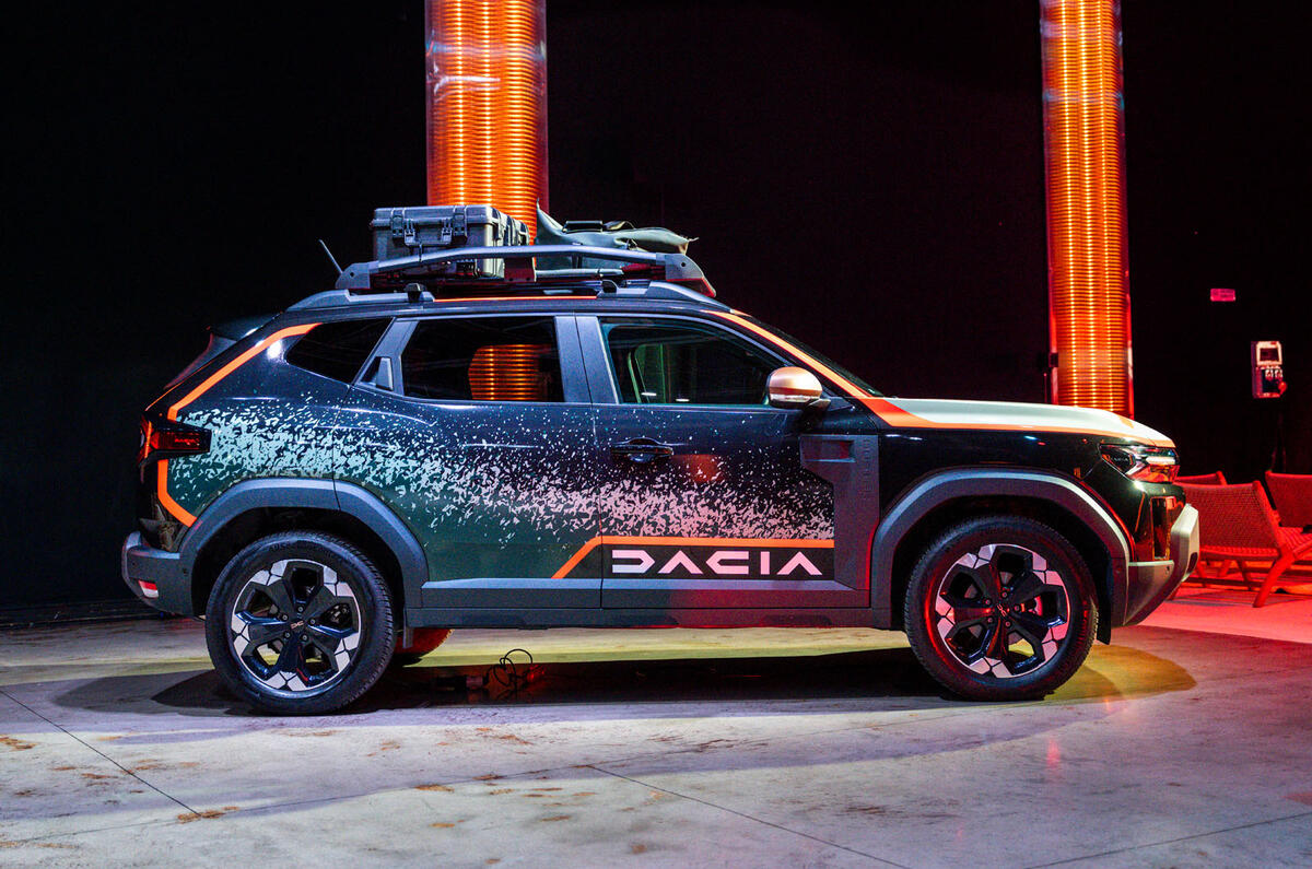 Dacia Duster Ziel van Dakar, zijaanzicht Dacia Duster Ziel van Dakar, zijaanzicht