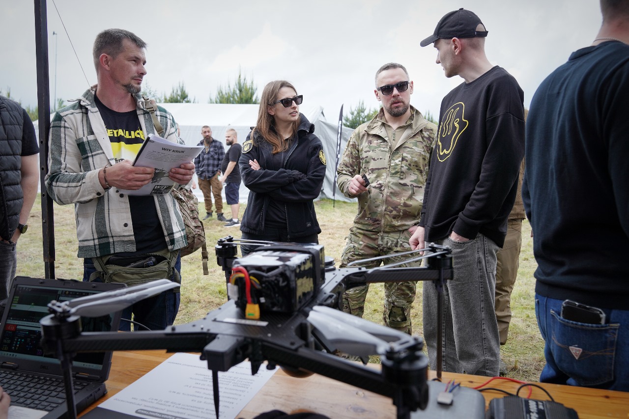 Demonstratie van multirotor UAV's Oekraïense ontwikkelaars en militairen