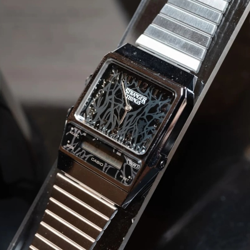 Casio AQ-800 horloges met designelementen uit de Stranger Things-serie