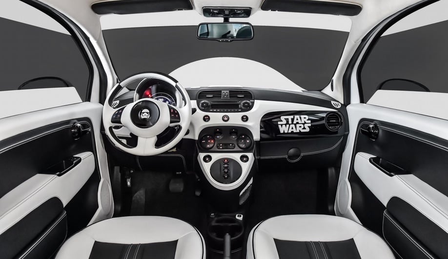 Een andere Fiat 500 in Stormtrooper stijl Een andere Fiat 500 in Stormtrooper stijl