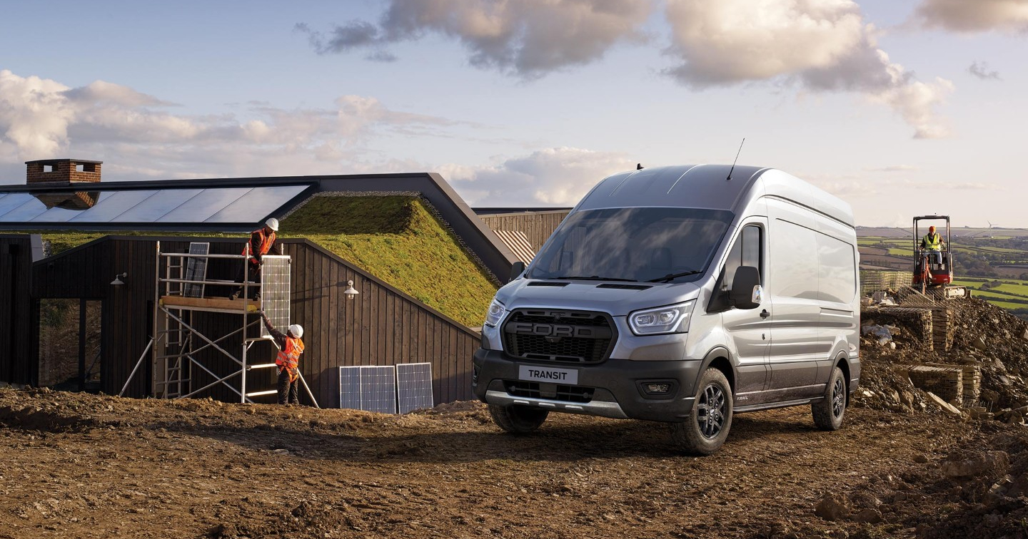 Ford Transit Trail op het platteland