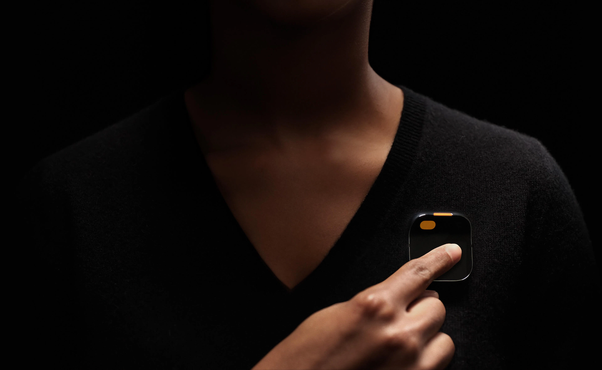 Humane heeft officieel AI Pin onthuld, een draagbaar apparaat met een laserprojector en ondersteuning voor OpenAI-modellen voor $699-3