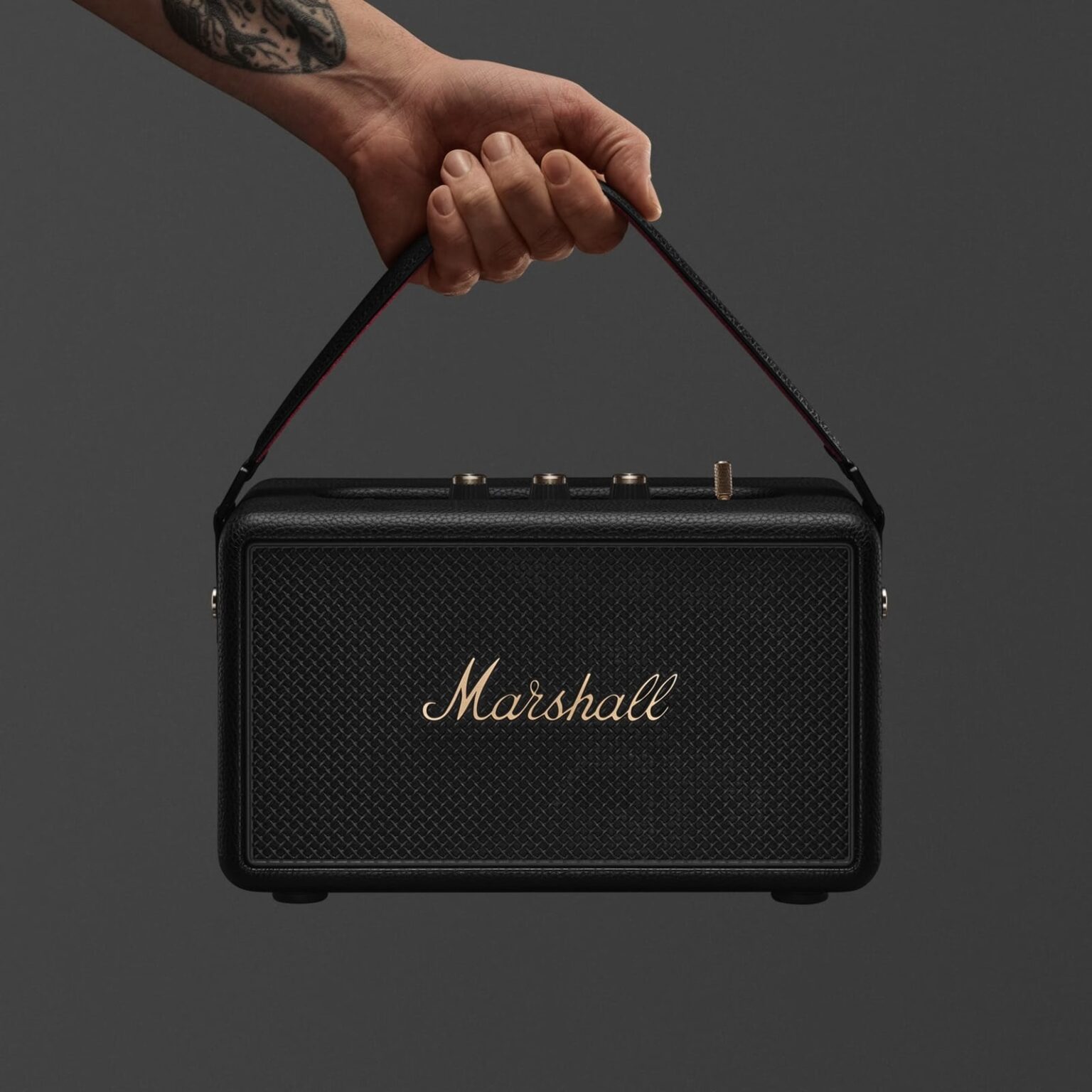 Een afbeelding van Marshall Kilburn III van dichtbij Een afbeelding van Marshall Kilburn III van dichtbij