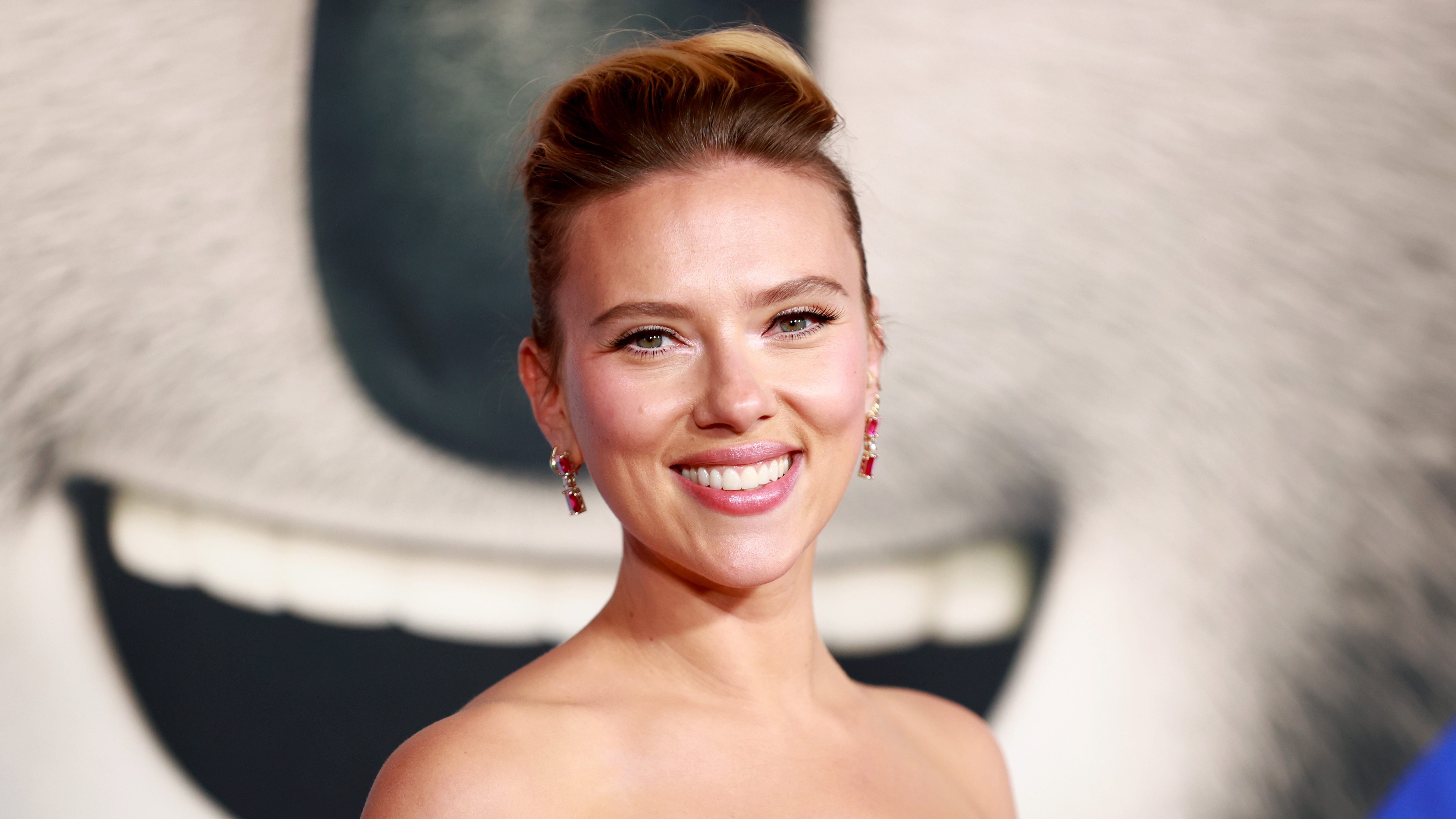 Scarlett Johansson klaagt de ontwikkelaars van een AI-app aan voor het klonen van haar stem in advertenties Scarlett Johansson klaagt de ontwikkelaars van een AI-app aan voor het klonen van haar stem in advertenties