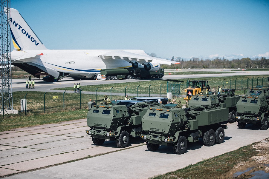 HIMARS in Estland Aankomst van M142 HIMARS in Estland