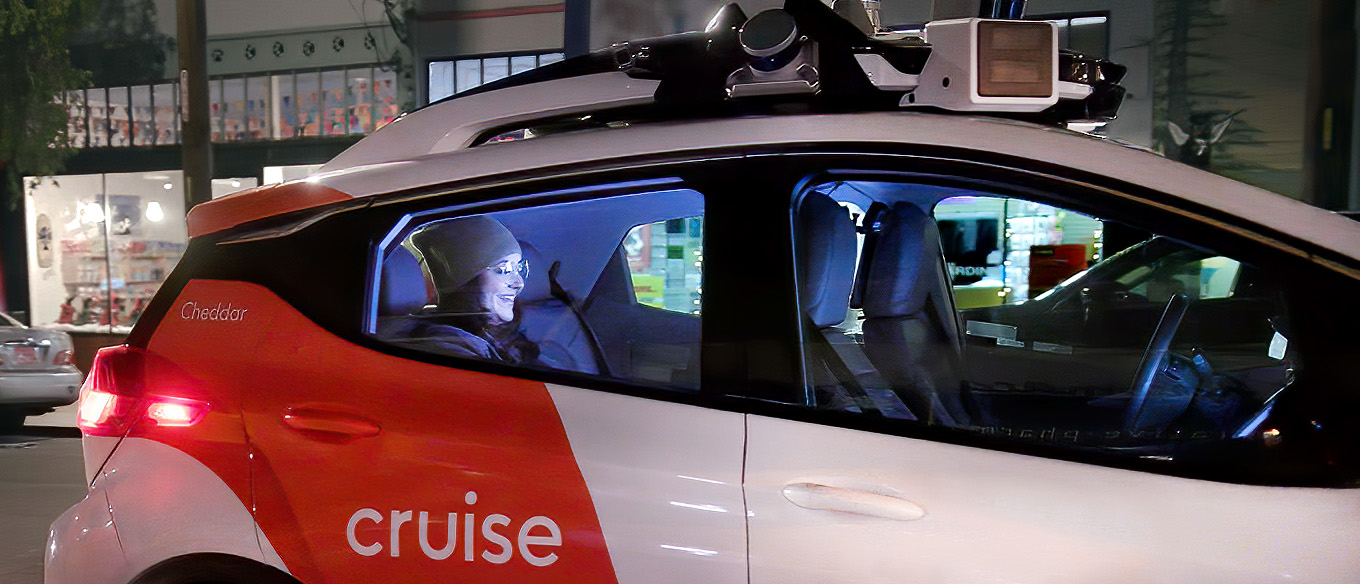 Cruise roept 950 onbemande voertuigen terug nadat een ervan een voetganger op de weg had meegesleurd