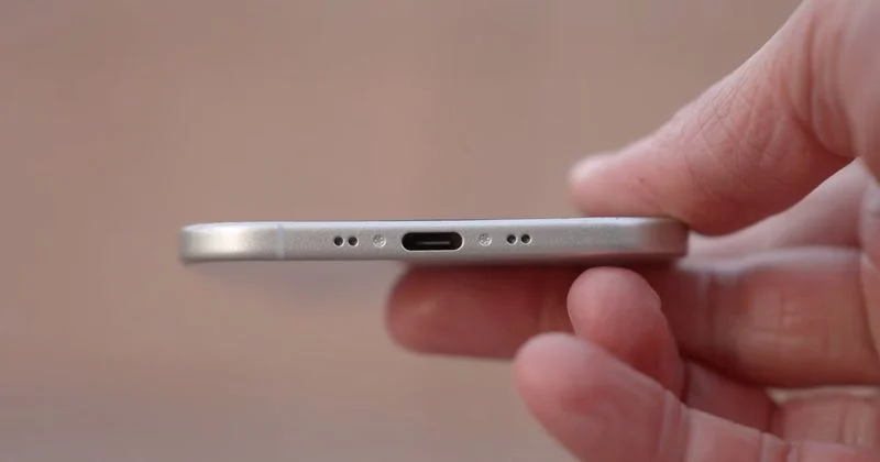 Connectors of the iPhone 17 Air. Illustration: AppleTrack Connectors of the iPhone 17 Air. Illustration: AppleTrack