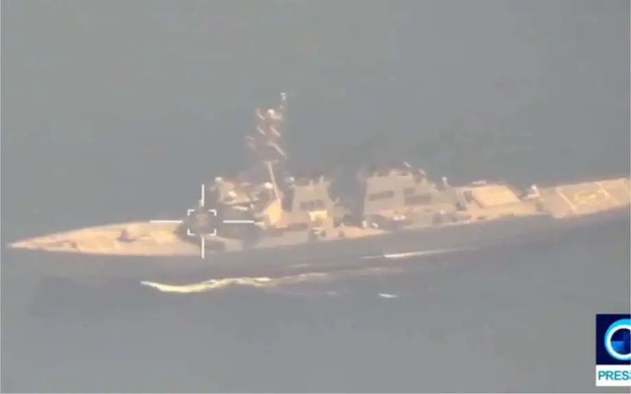 Iran gebruikte een Ababil V-drone om een Amerikaanse destroyer met geleide raketten uit de Arleigh Burke-klasse in de gaten te houden. Iran gebruikte een Ababil V-drone om een Amerikaanse destroyer met geleide raketten uit de Arleigh Burke-klasse in de gaten te houden.