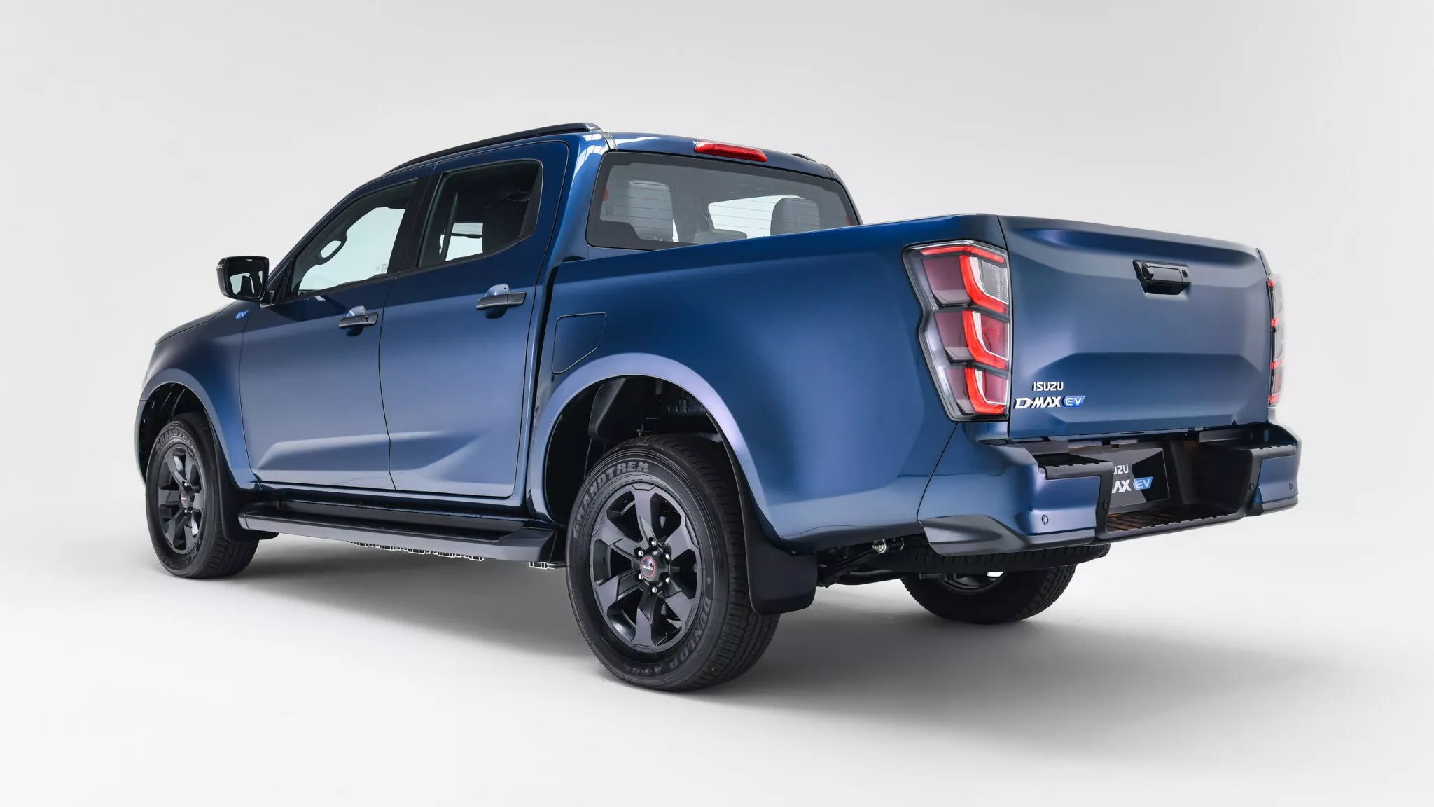 Afbeelding van Isuzu D-Max EV tegen de achtergrond van de natuur Afbeelding van Isuzu D-Max EV tegen de achtergrond van de natuur