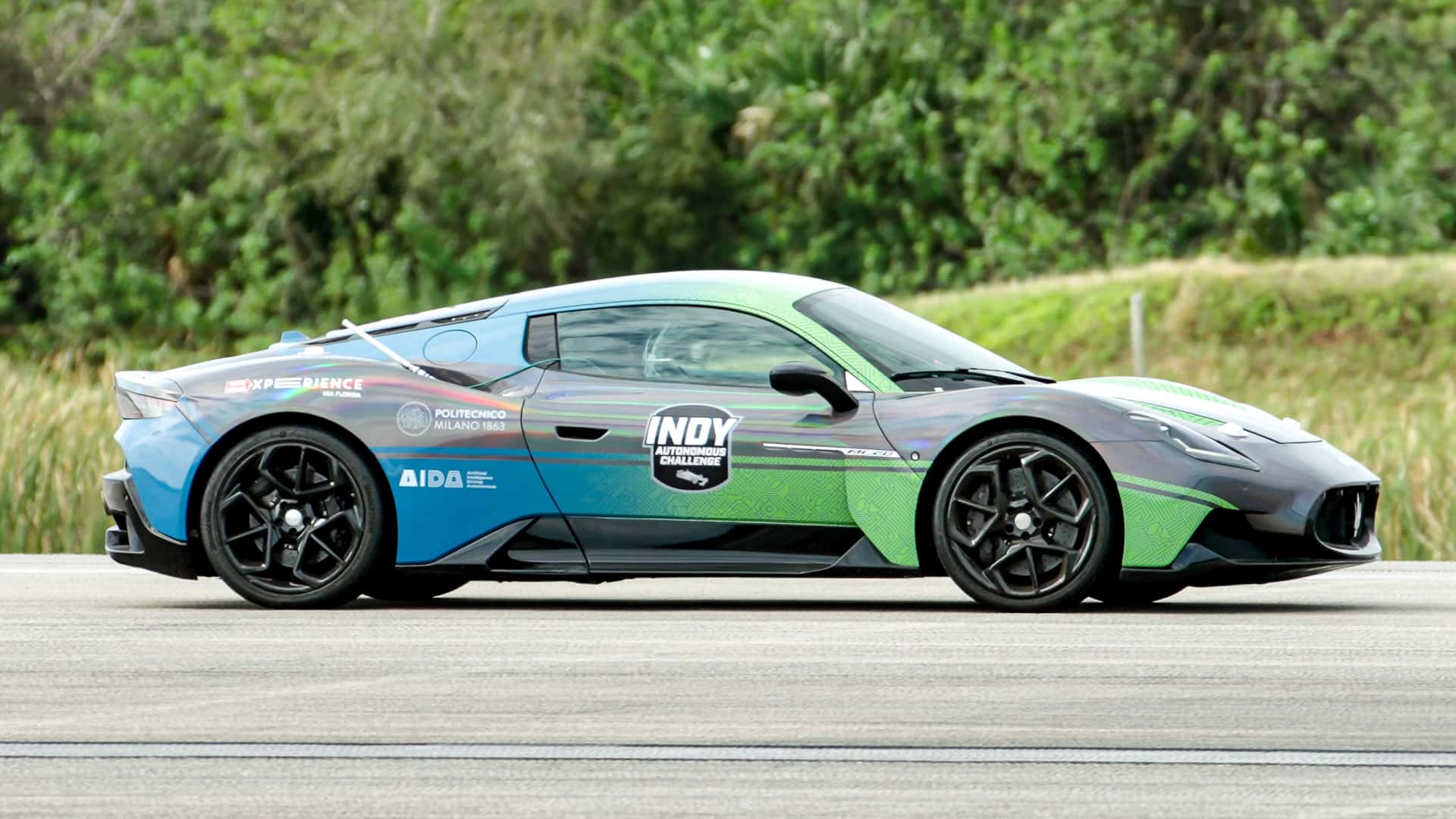 Maserati MC20 op de startbaan