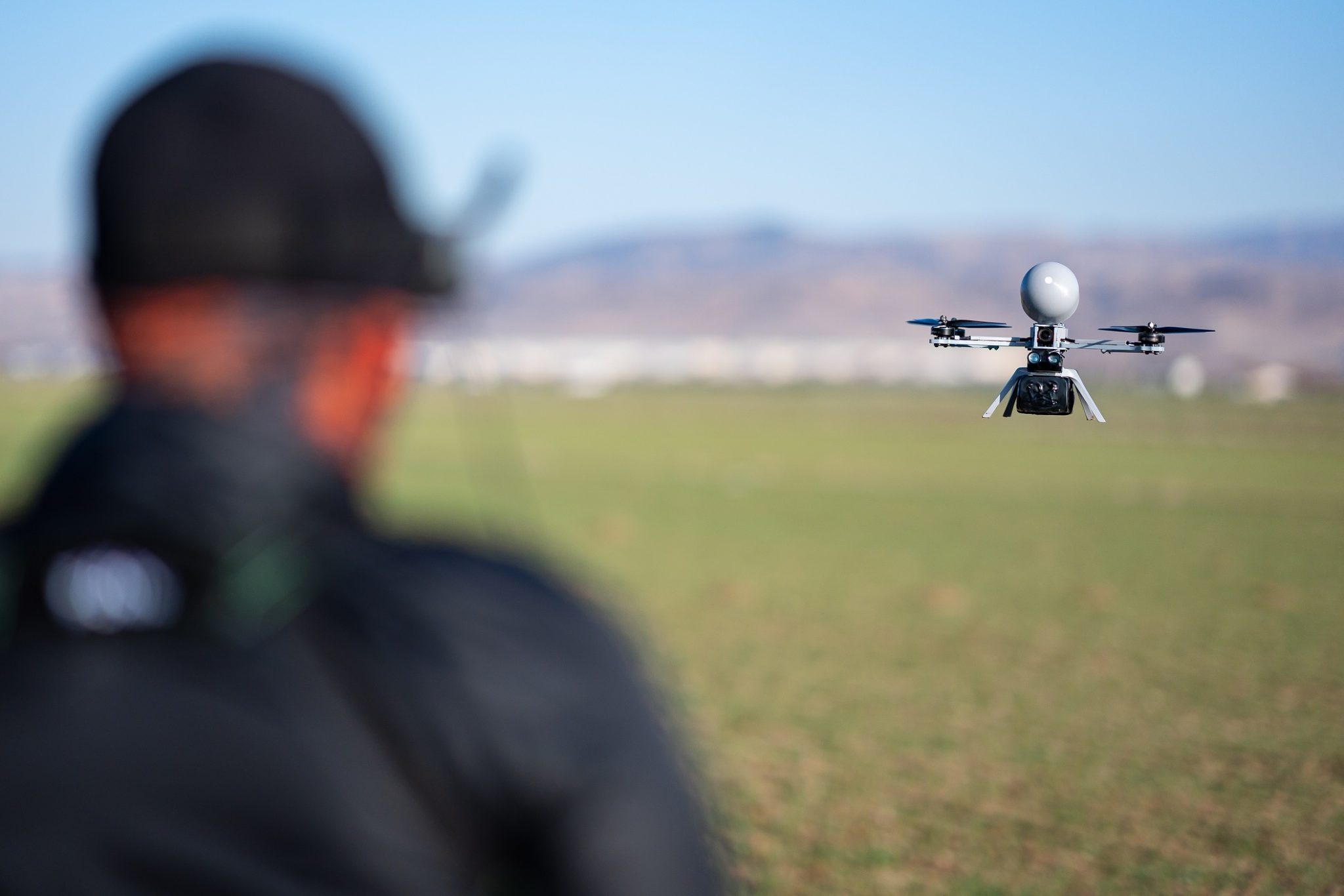 De MERKÜT FPV drone tijdens de vlucht De MERKÜT FPV drone tijdens de vlucht