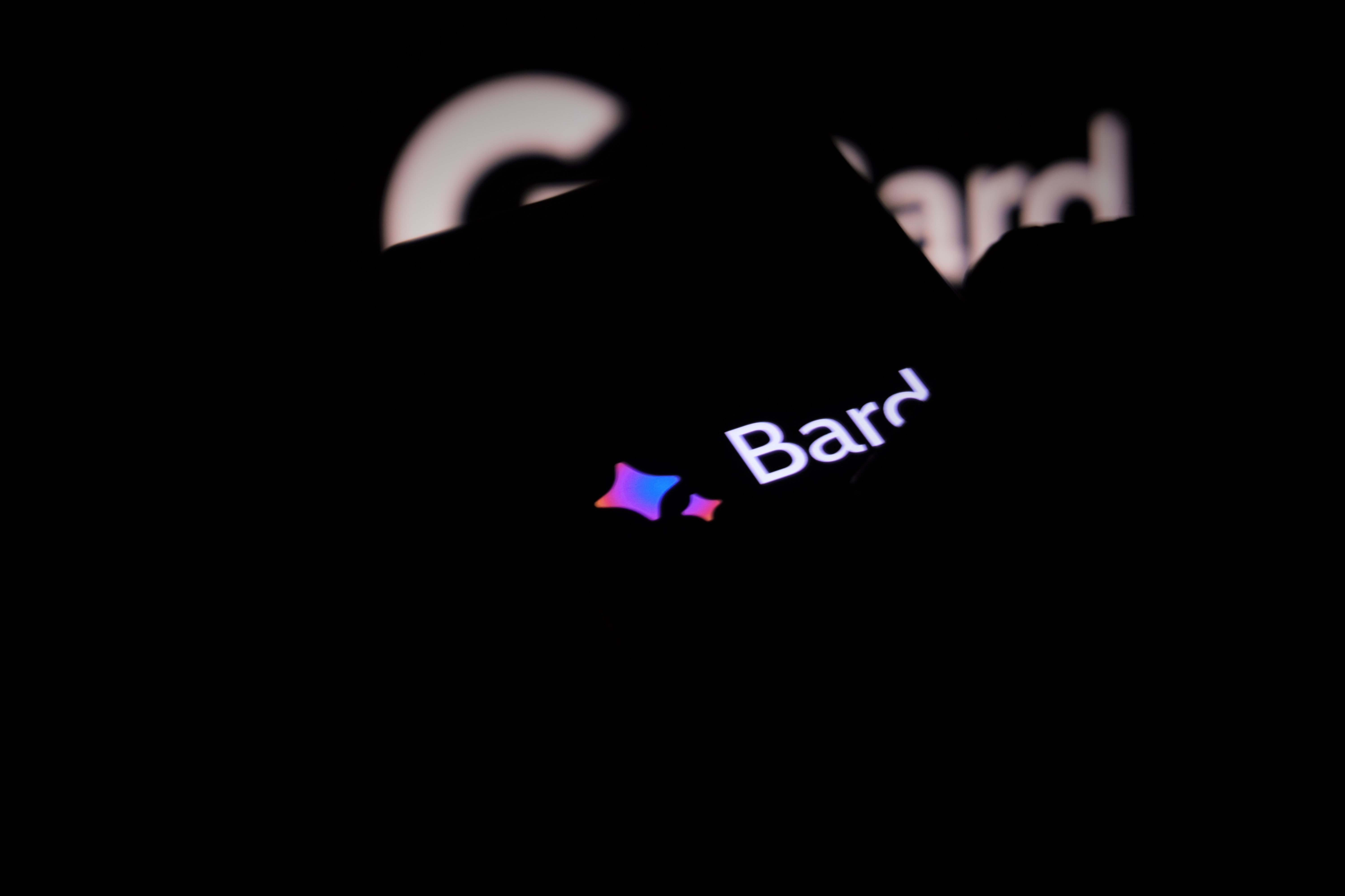 Google klaagt oplichters aan die de hype rond Bard gebruikten om malware te verspreiden Google klaagt oplichters aan die de hype rond Bard gebruikten om malware te verspreiden