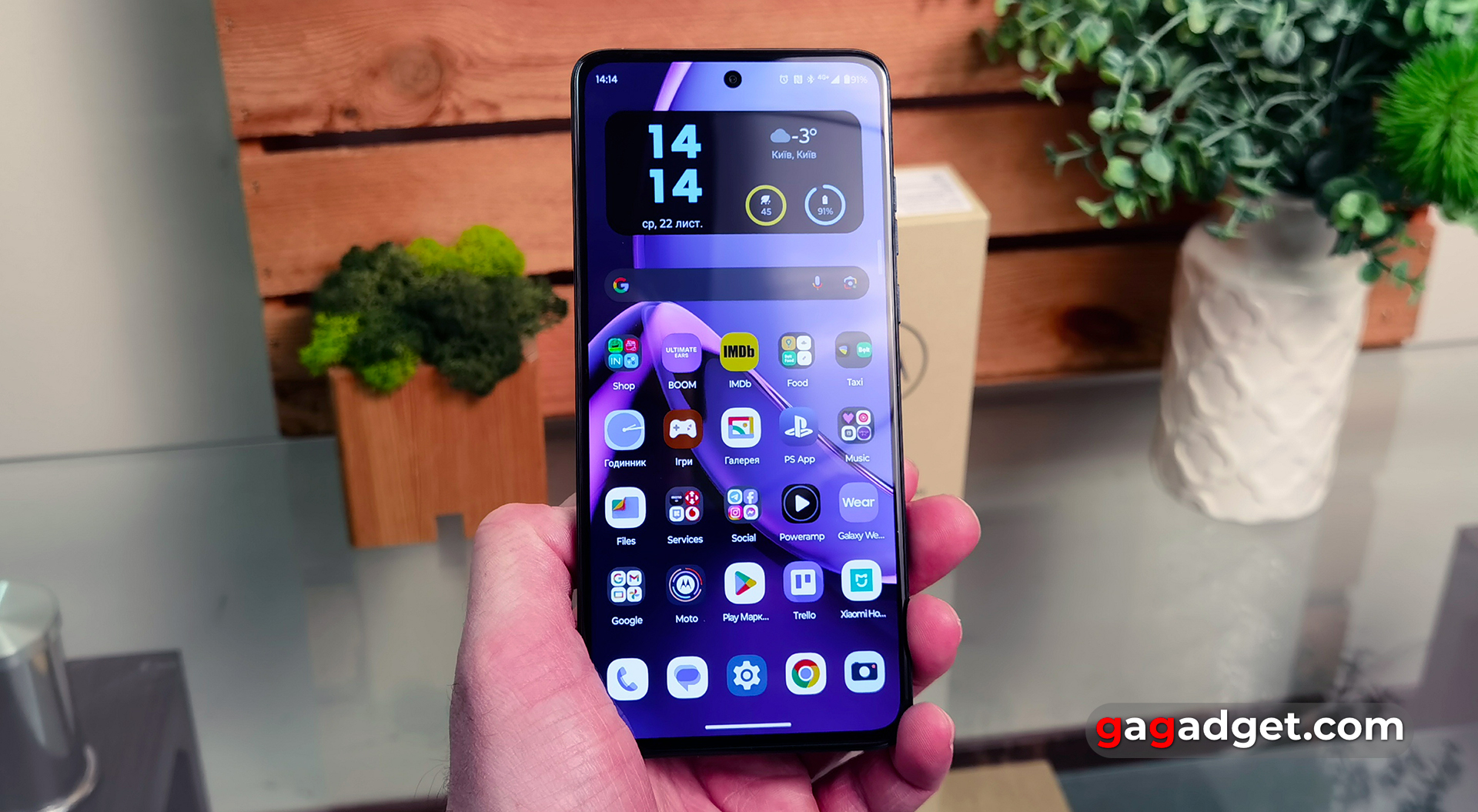 Buitenkant van de Motorola Moto G84 Ontwerp van Motorola Moto G84