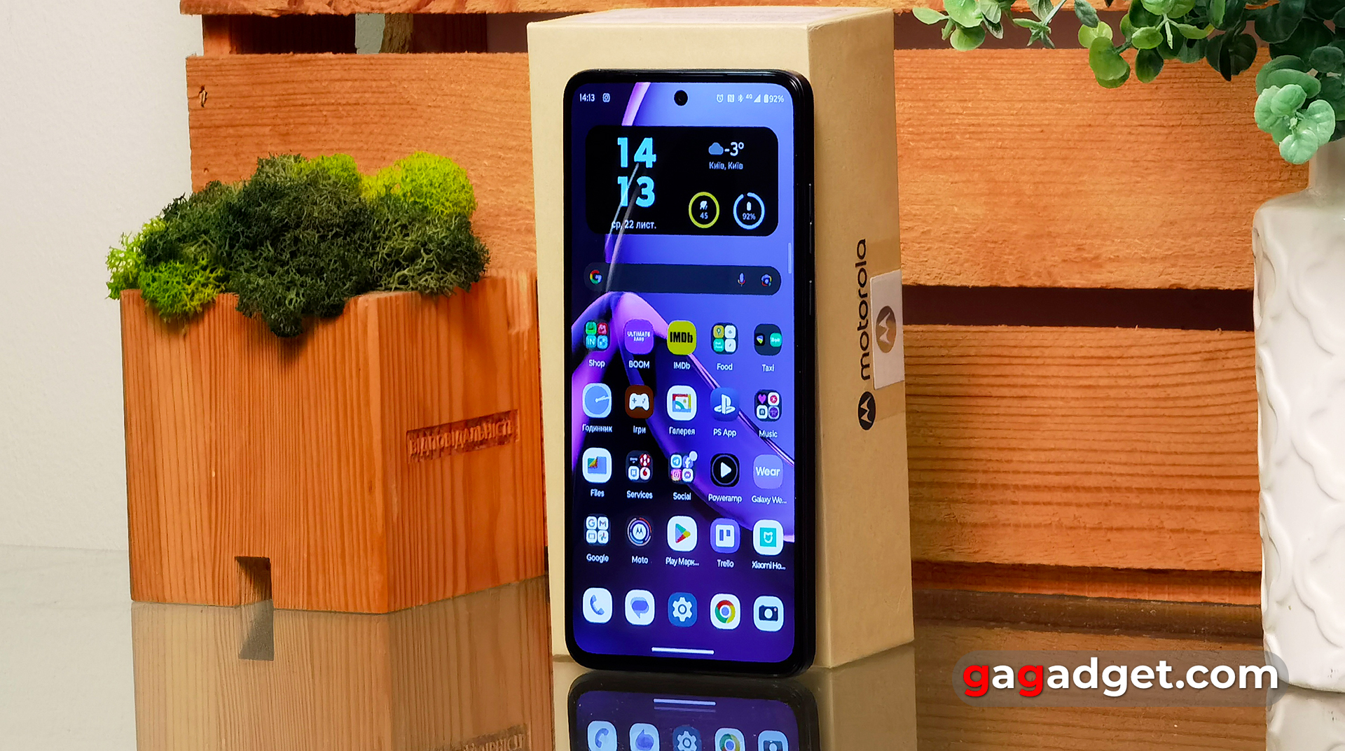 Buitenkant van de Motorola Moto G84 Ontwerp van Motorola Moto G84