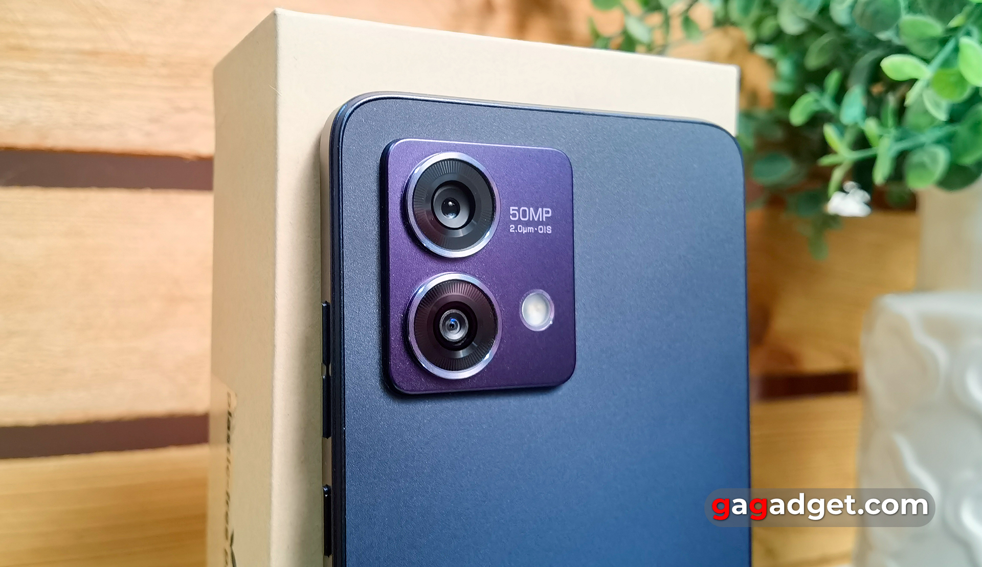 Buitenkant van de Motorola Moto G84 Motorola Moto G84 ontwerp