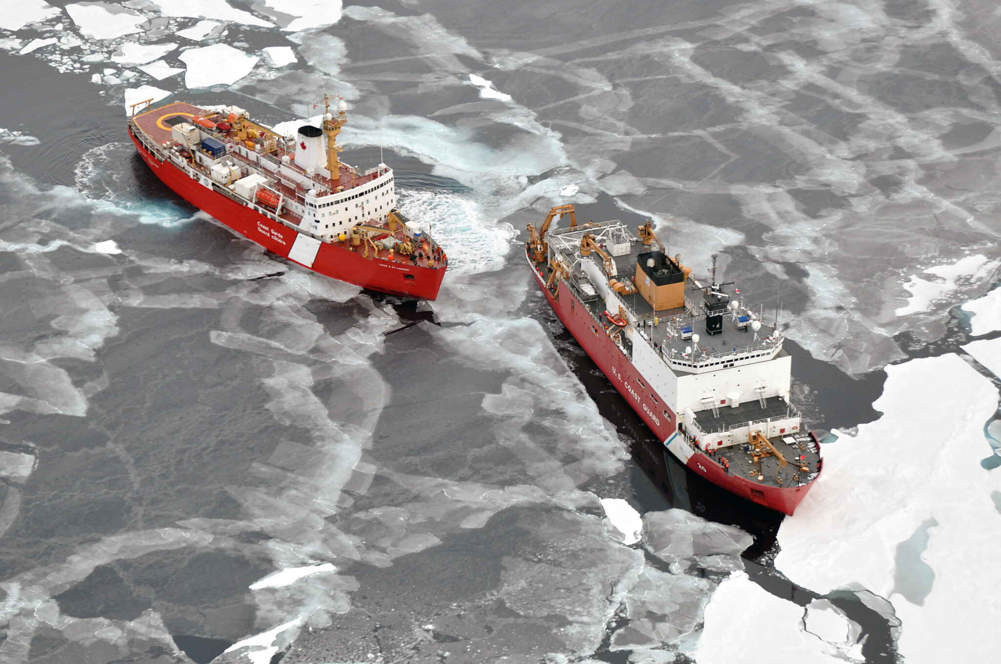 Het Canadese kustwachtschip Louis S. St Laurent". Illustratie: Amerikaanse kustwacht