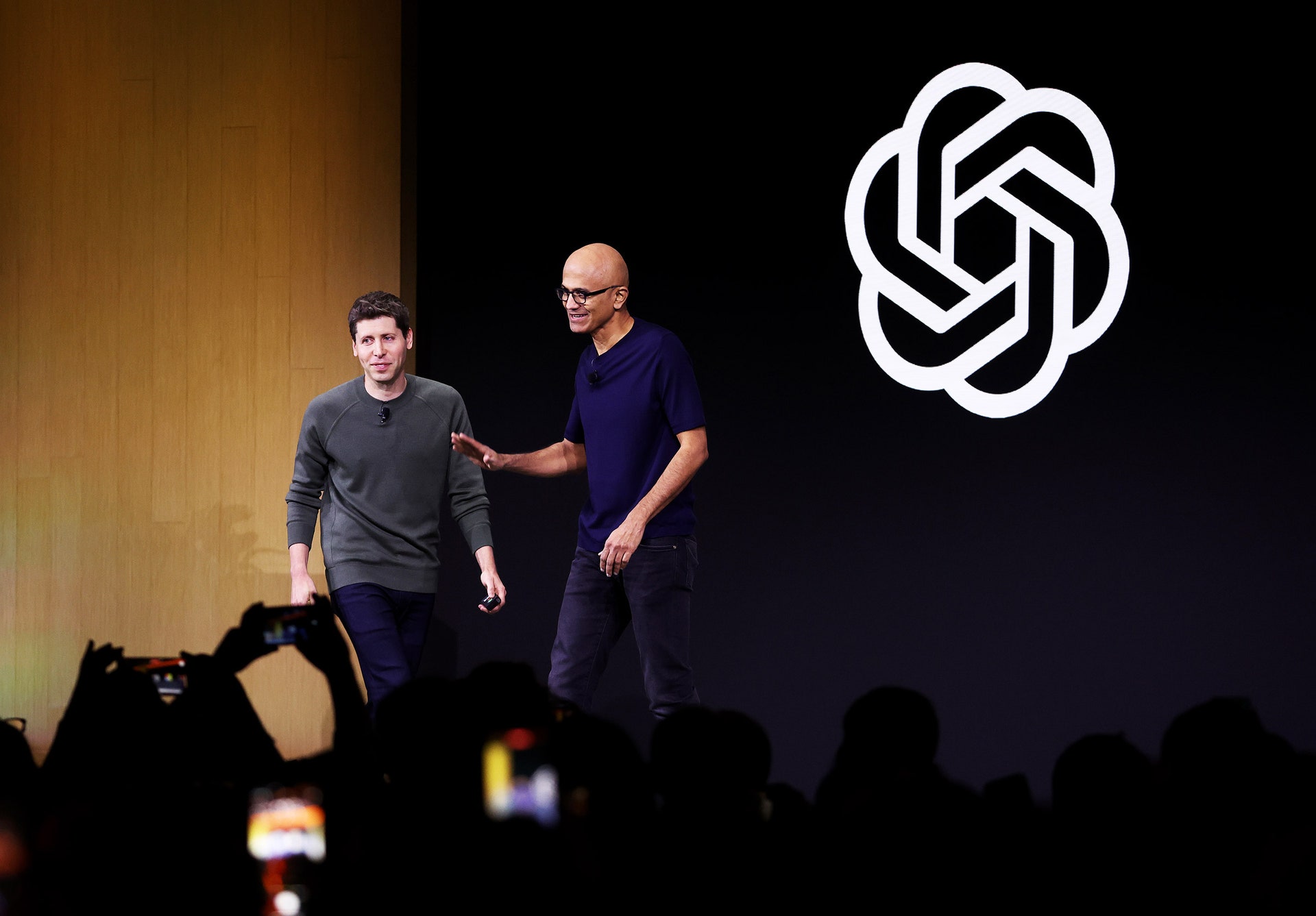 Microsoft heeft een waarnemerszetel gekregen in het OpenAI-bestuur en Sam Altman is terug als CEO Microsoft heeft een waarnemerszetel gekregen in het OpenAI-bestuur en Sam Altman is terug als CEO