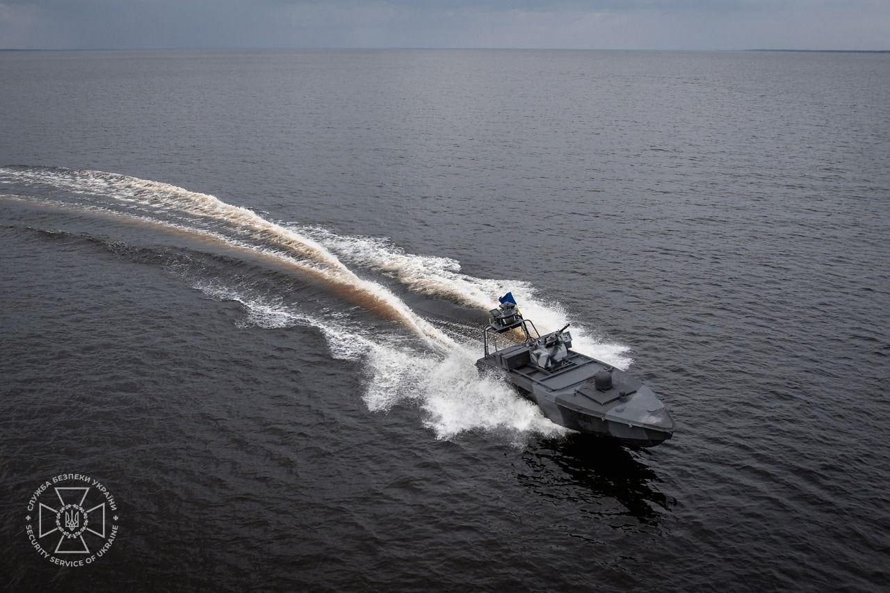 SSU toonde een nieuwe generatie zee-baby-marine-drones: nu met een machinegeweer en MLRS (video)-4 Afbeelding van de drone in actie