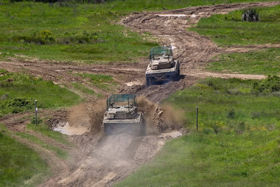 Slowaakse Leopard 2A4 tanks met anti-drone grills Slowaakse Leopard 2A4 tanks met anti-drone grills