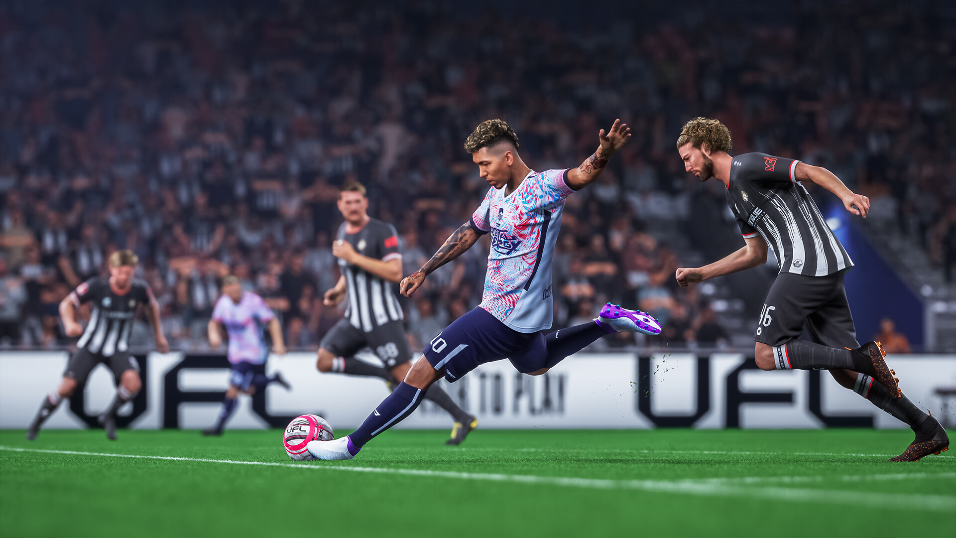 Een speler dribbelt met de bal in de UFL Een speler dribbelt met de bal in de UFL