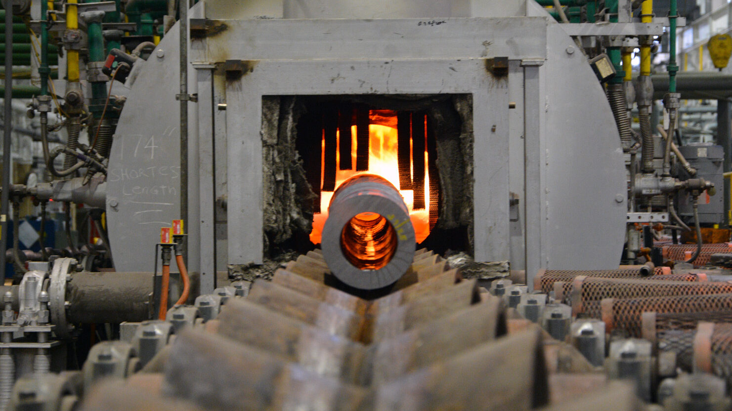 De 155 mm loop gaat de oven in voor verwerking