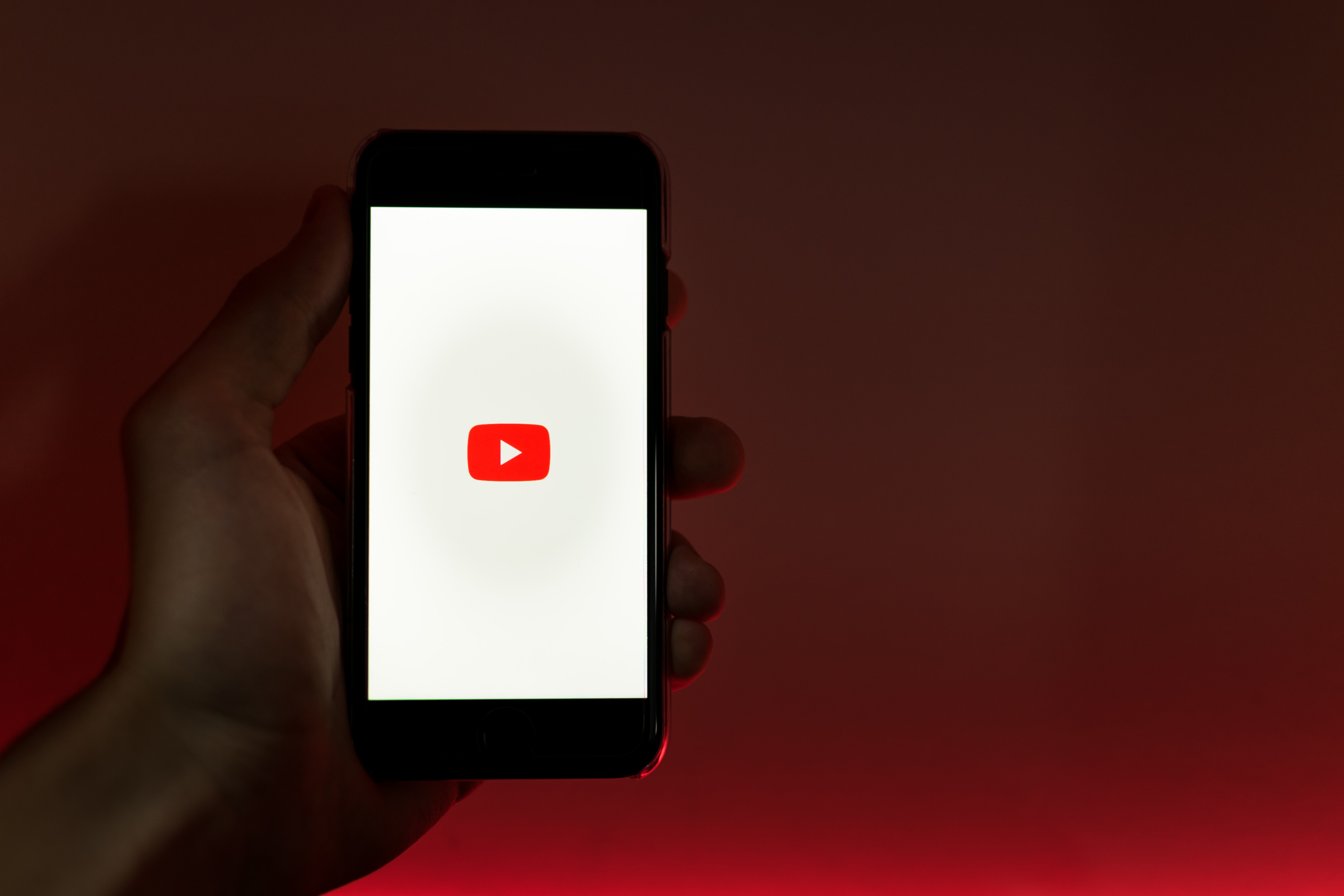 YouTube lanceert mogelijk een AI-tool om stemmen van muzikanten na te bootsen YouTube lanceert mogelijk een AI-tool om stemmen van muzikanten na te bootsen