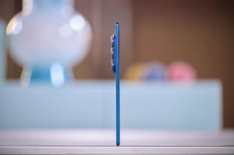 Samsung Galaxy Z Fold 7 smartphone in de luidspreker Samsung Galaxy Z Fold 7 smartphone in de luidspreker