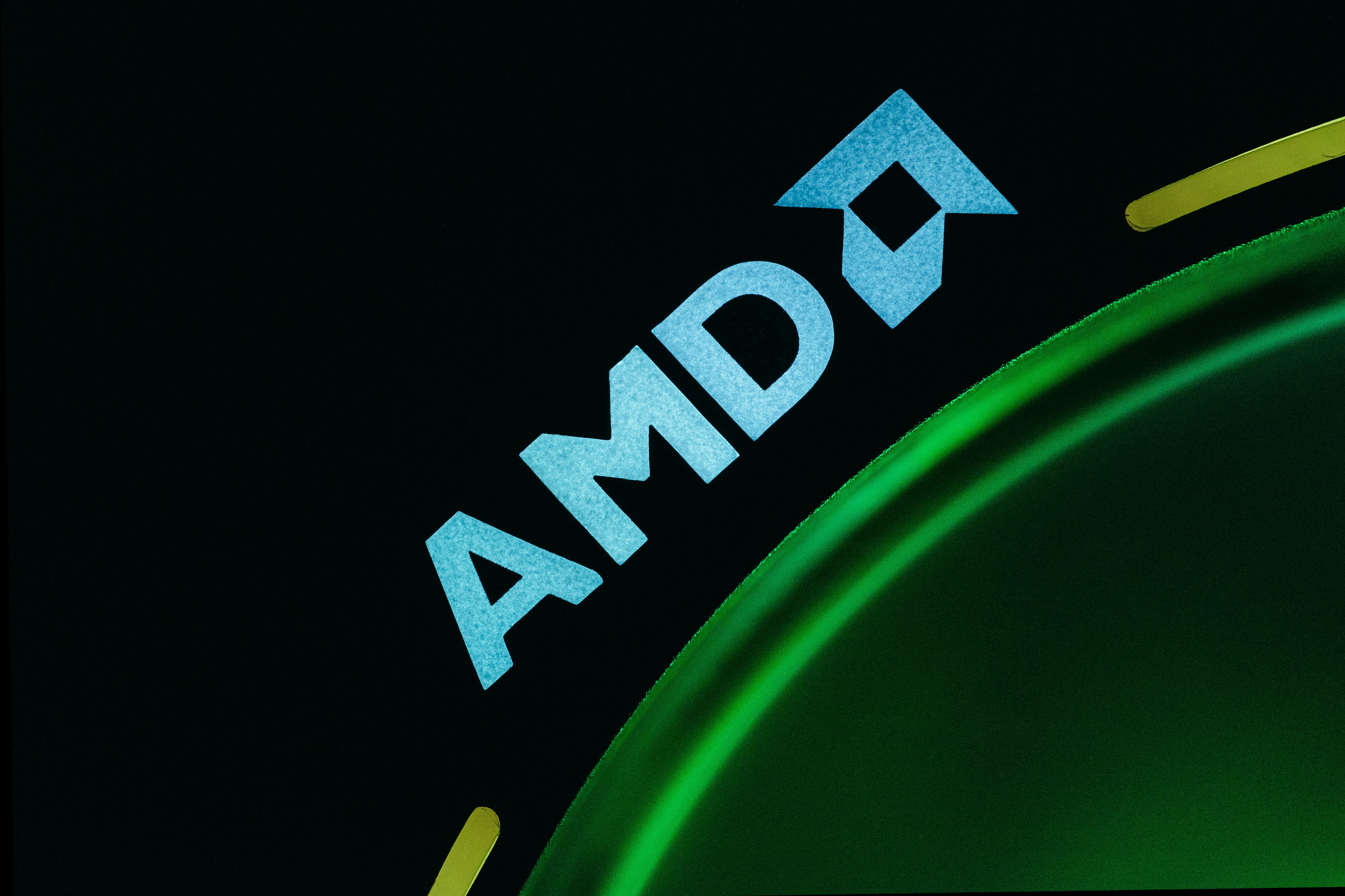 AMD richt zich op de pc-markt voor kunstmatige intelligentie in een strijd met NVIDIA en Intel AMD richt zich op de pc-markt voor kunstmatige intelligentie in een strijd met NVIDIA en Intel